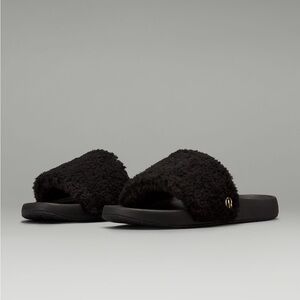 lululemon Fleece slides black/ gold
